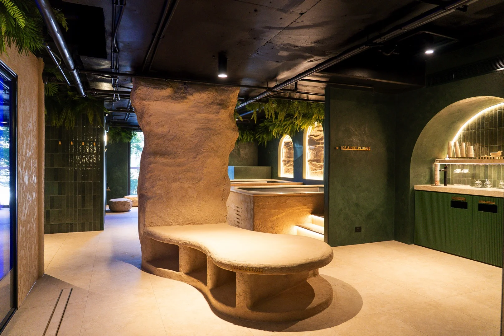 Venetian Plaster & Estecha Commercial Feature